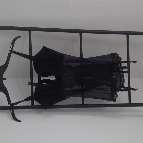 Victoria Secret - Picture 3 of 6